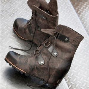 Sorel Joan of Arctic mid Wedge Booties